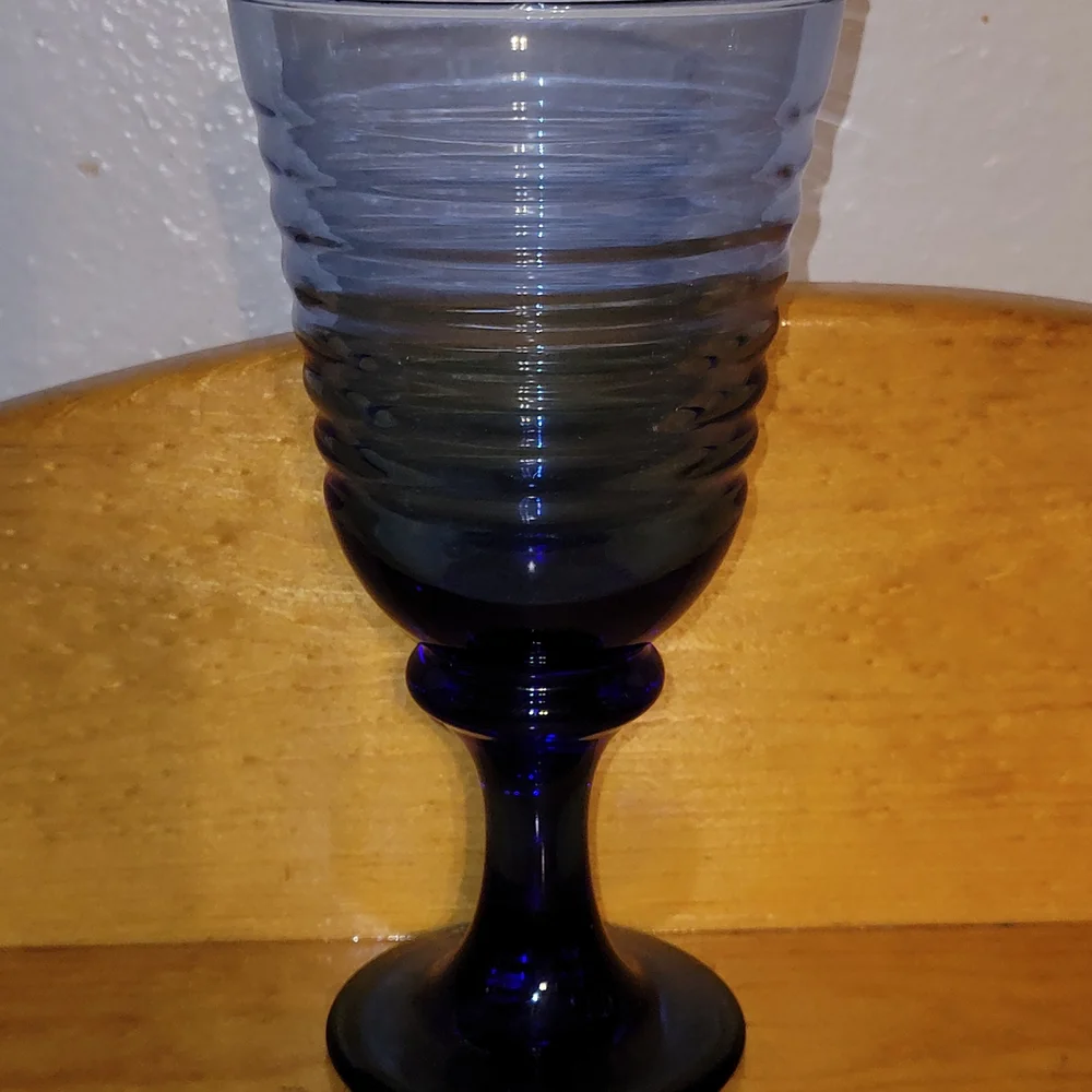 Set of 4 Libbey Goblets - Picture 2 of 4